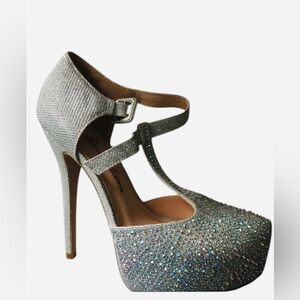 Stunning gala/cocktail heels. Like new